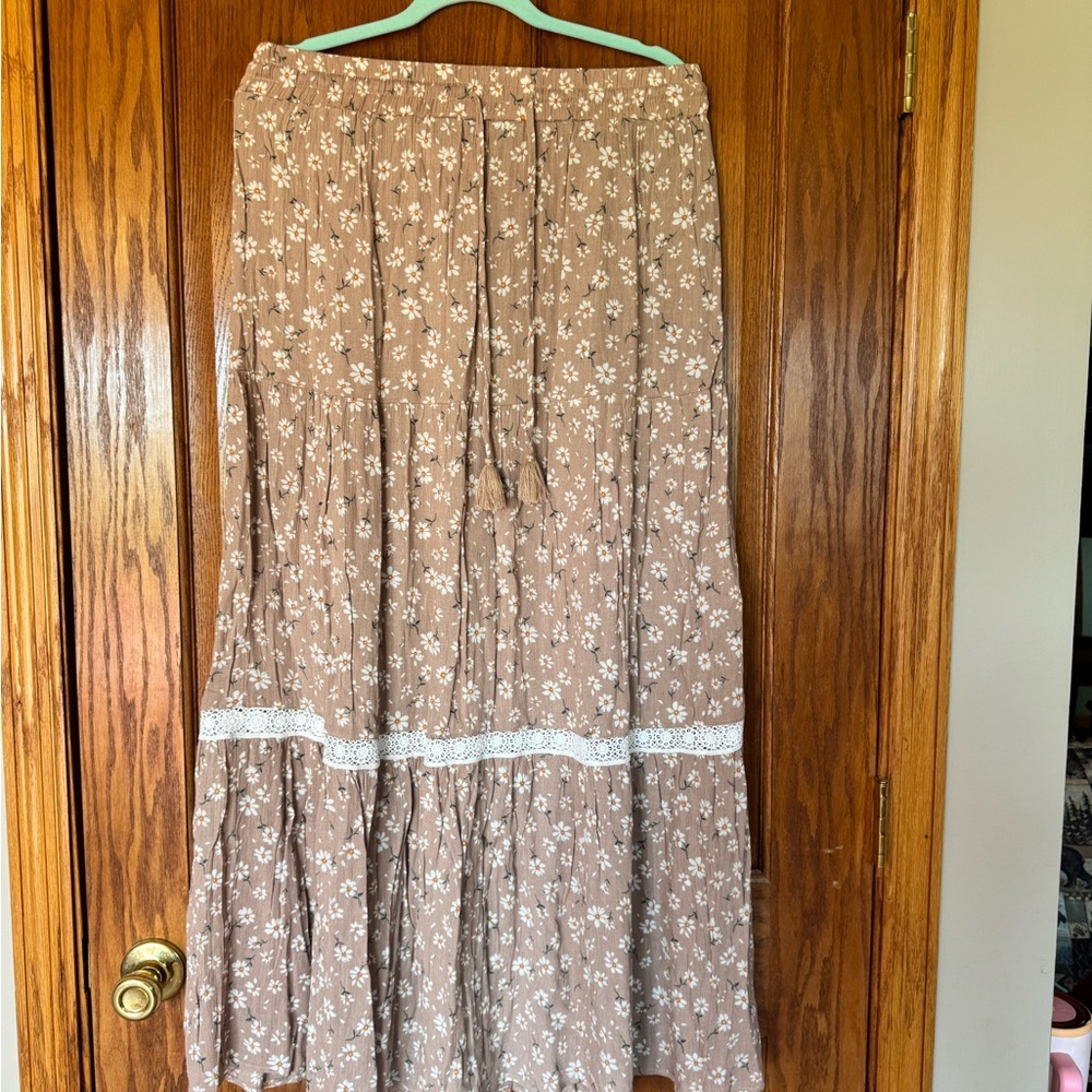 Pink Lily Floral Tan Skirt NWOT